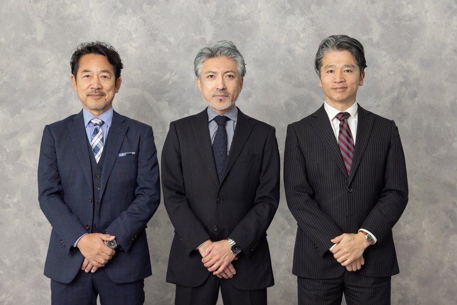 次の業務の相談をする様子